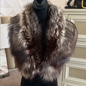 Saga fox fur scarf collar